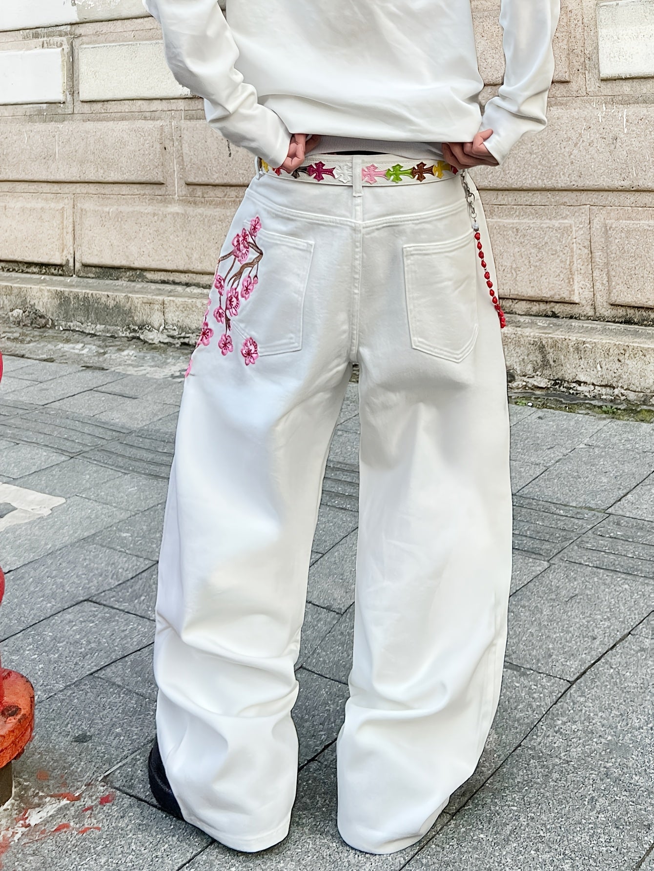 1 Pair of Men's White Loose-fit Denim Jeans, Featuring Artistic Plum Blossom Embroidery and a Workwear-inspired Relaxed Straight-leg Vintage Casual Trouser. Y2K Hip-hop American-style Fashion Denim Pants, Versatile Wide-leg A