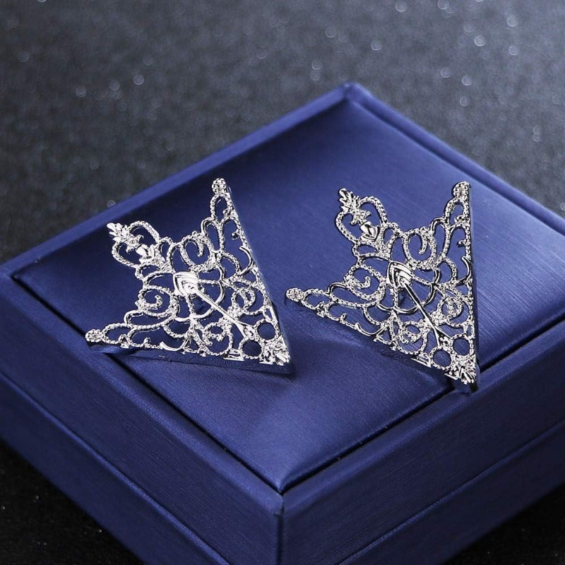 2pcs Retro Hollow Pattern Triangle Clips, Exquisite Fashion Accessories for Men's and Women's Suits & Shirts