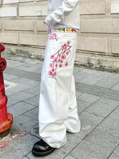 1 Pair of Men's White Loose-fit Denim Jeans, Featuring Artistic Plum Blossom Embroidery and a Workwear-inspired Relaxed Straight-leg Vintage Casual Trouser. Y2K Hip-hop American-style Fashion Denim Pants, Versatile Wide-leg A