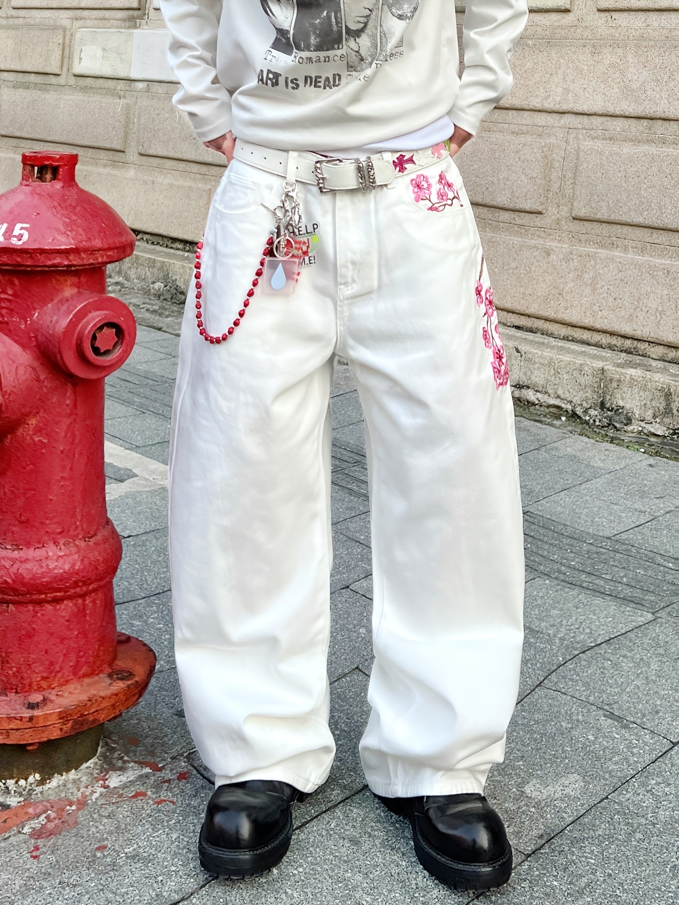 1 Pair of Men's White Loose-fit Denim Jeans, Featuring Artistic Plum Blossom Embroidery and a Workwear-inspired Relaxed Straight-leg Vintage Casual Trouser. Y2K Hip-hop American-style Fashion Denim Pants, Versatile Wide-leg A